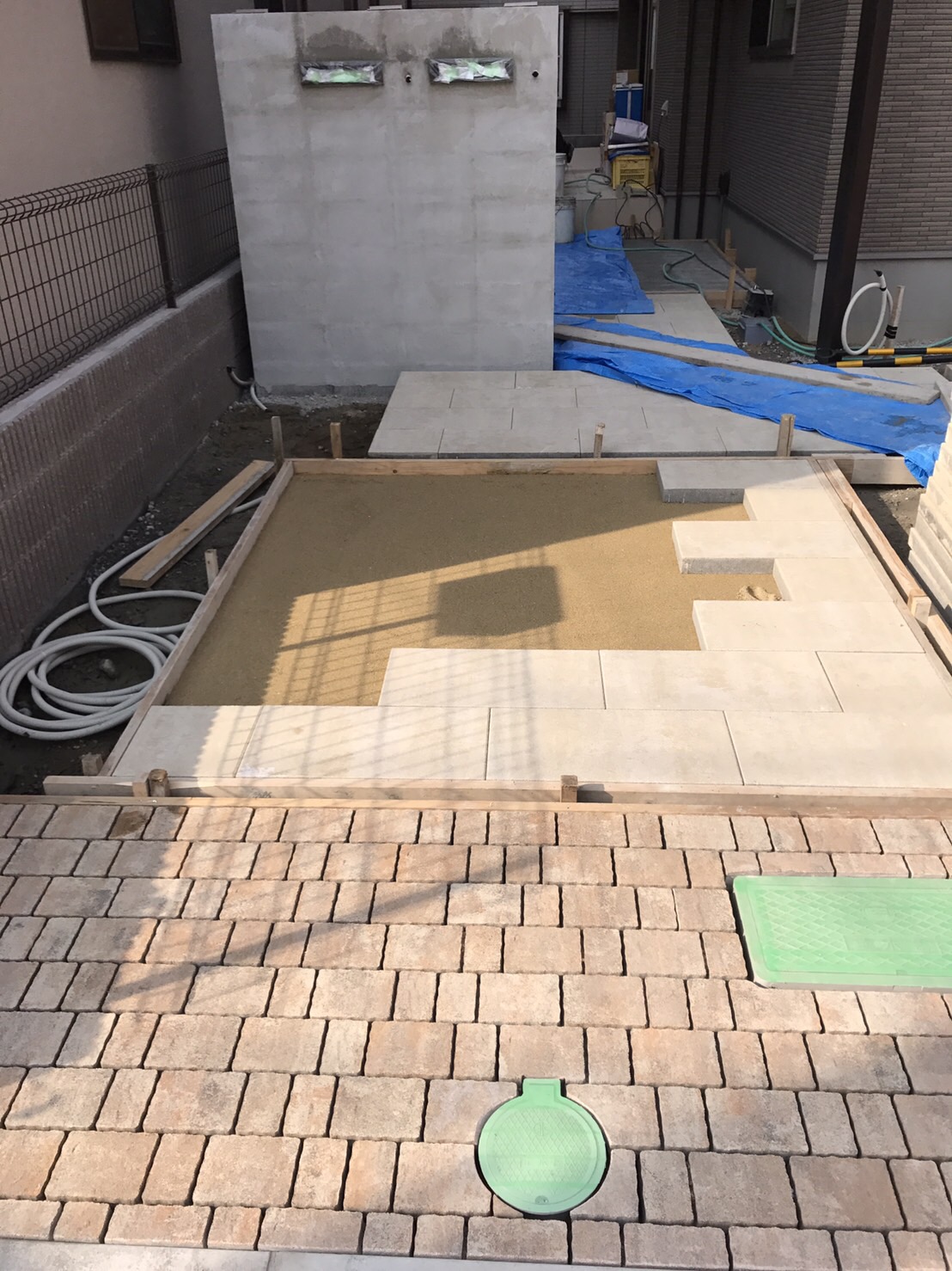 素敵なアプローチを施工中です。　広島市南区　N様邸　新規外構工事