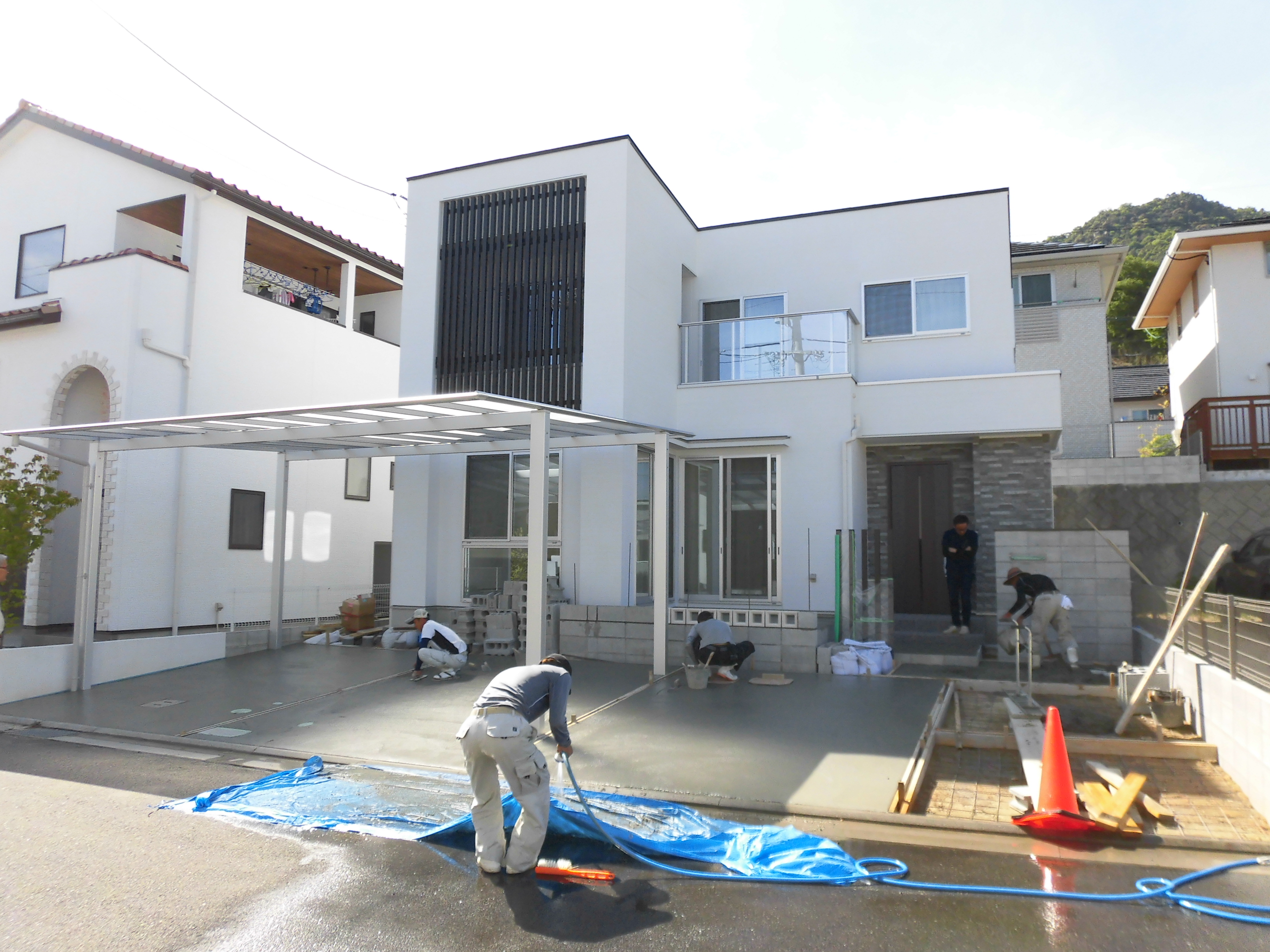 もうすぐ完成です。　広島市安佐南区　U様邸　新規外構工事