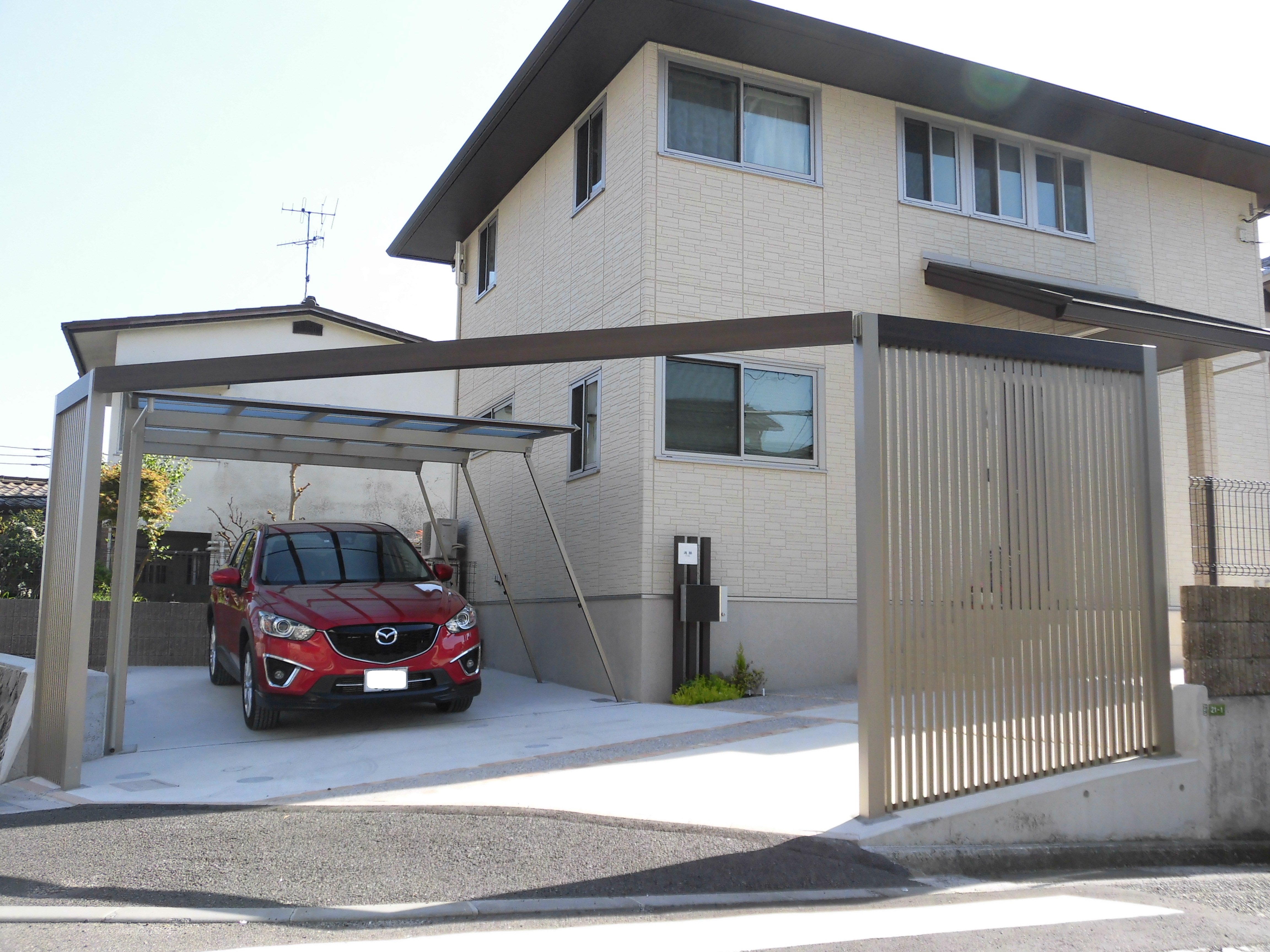 カーポートとフレームを施工しました。　広島市西区　Ｅ様邸　リフォーム工事