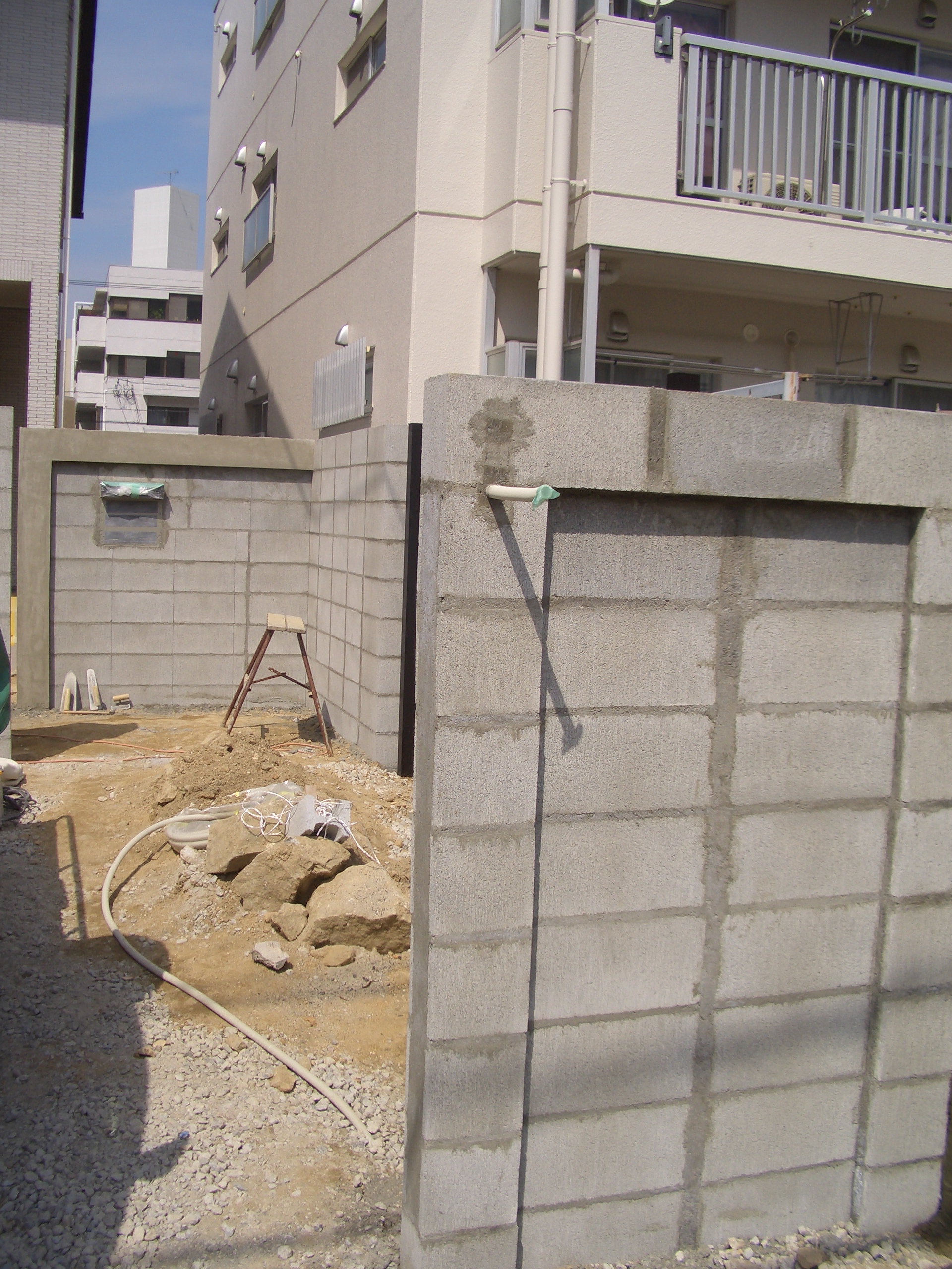ブロックをたくさん積んでいます！　広島市東区　Ｓ様邸　新規外構工事