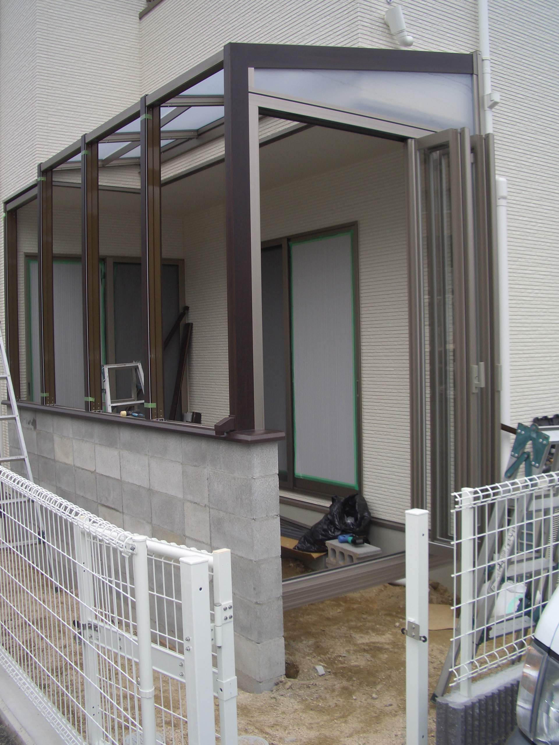 ガーデンルームが組みあがりました。　広島市安佐南区　Ｆ様邸　新規外構工事