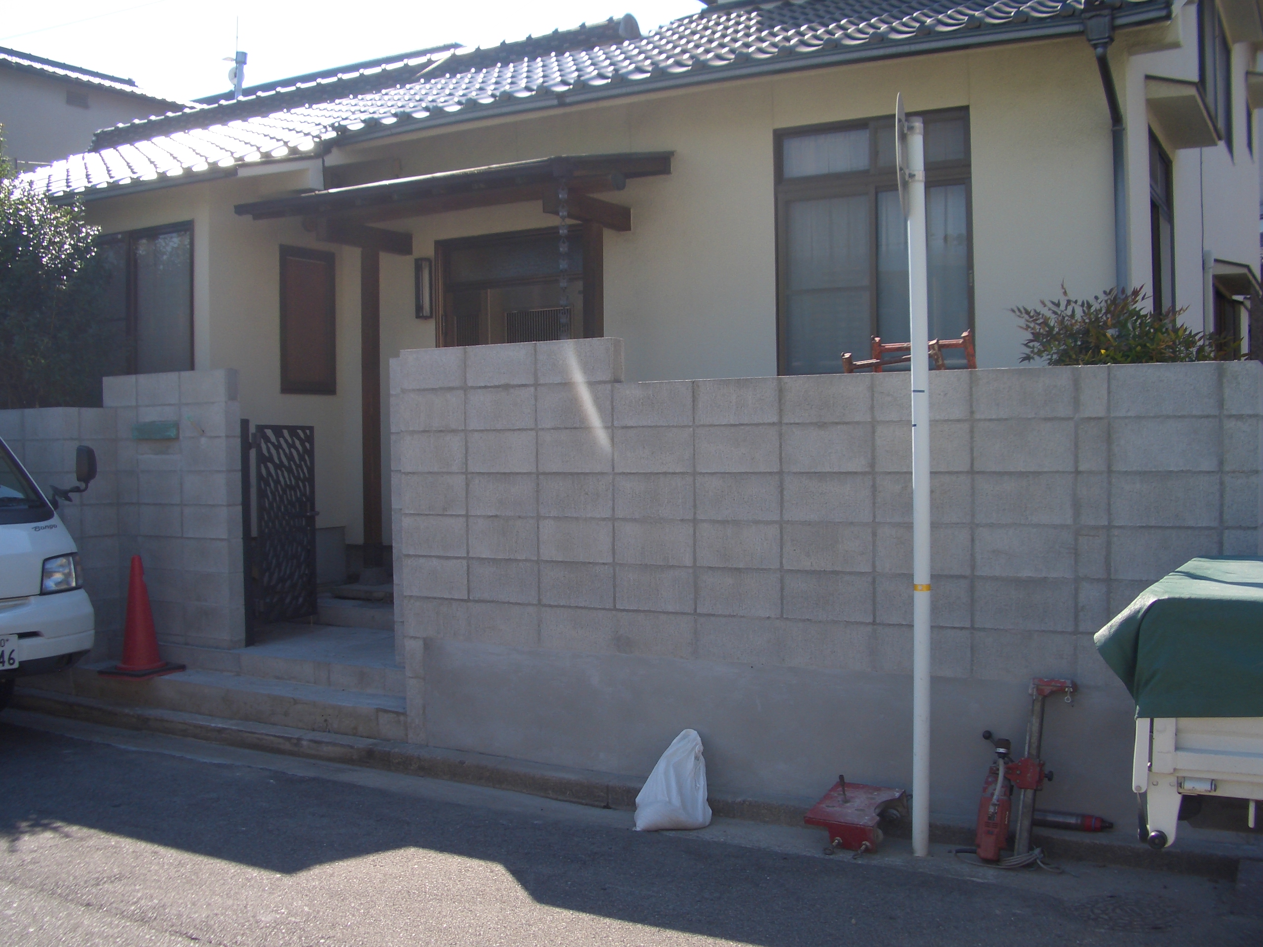これからタイルを貼っていきます！　広島市東区　Ｓ様邸　リフォーム工事