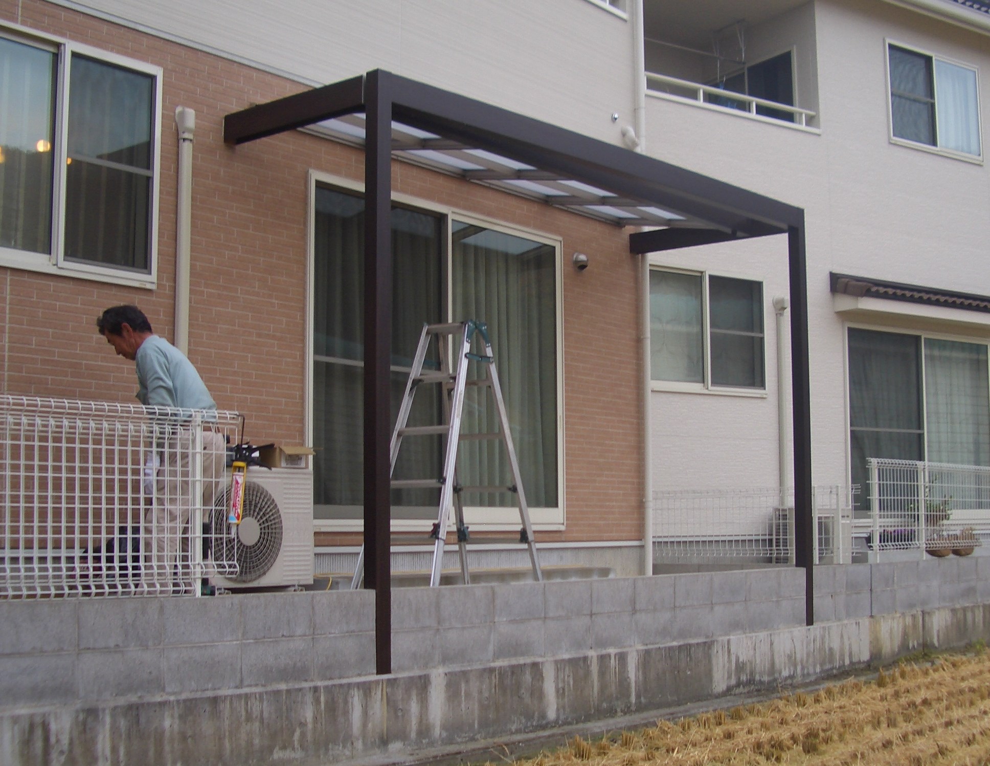 テラスを施工中です。　広島市安佐北区　Ａ様邸　リフォーム工事