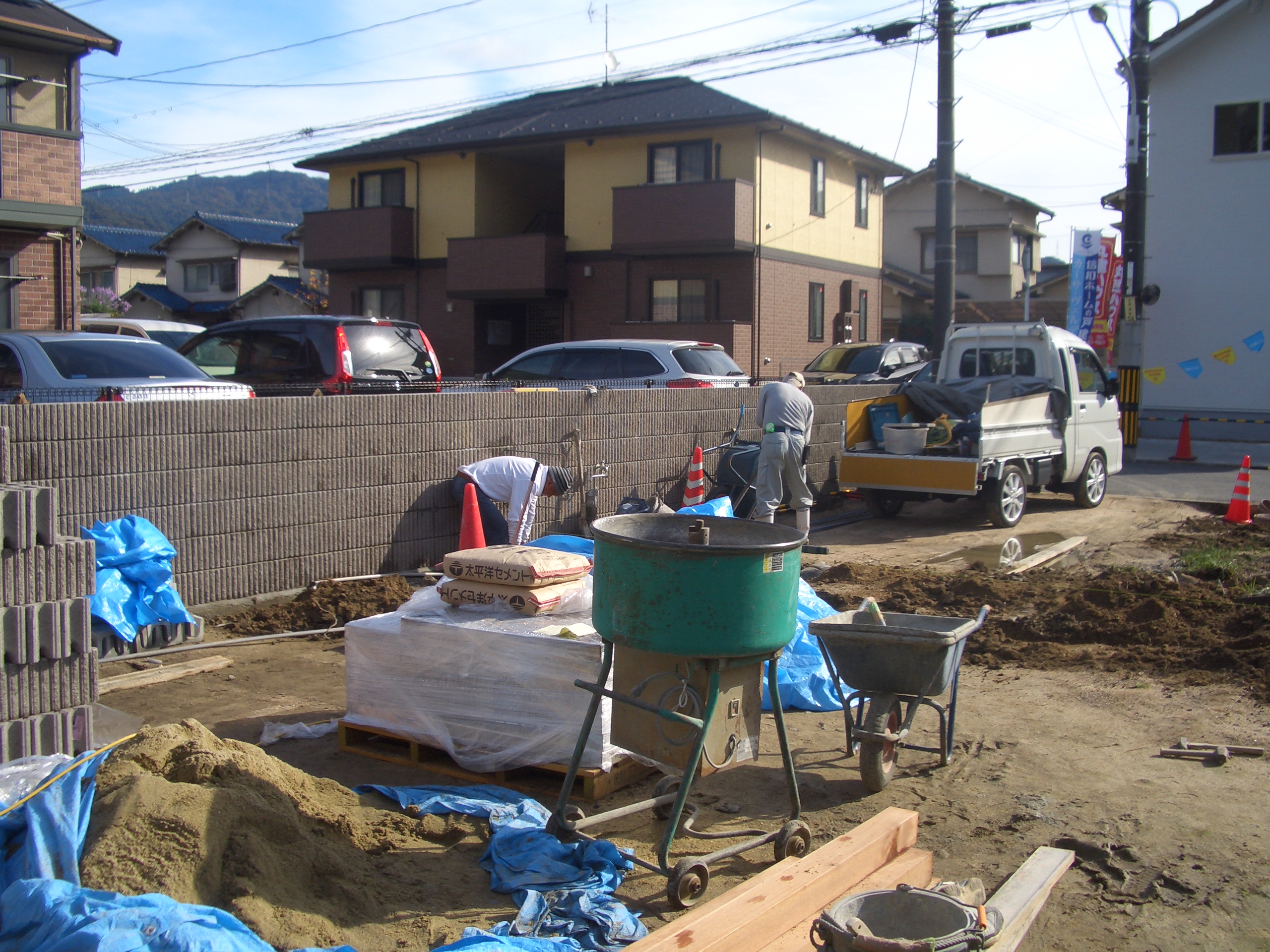ブロック積んでいます。　広島市東区　Ｍ様邸　リフォーム工事