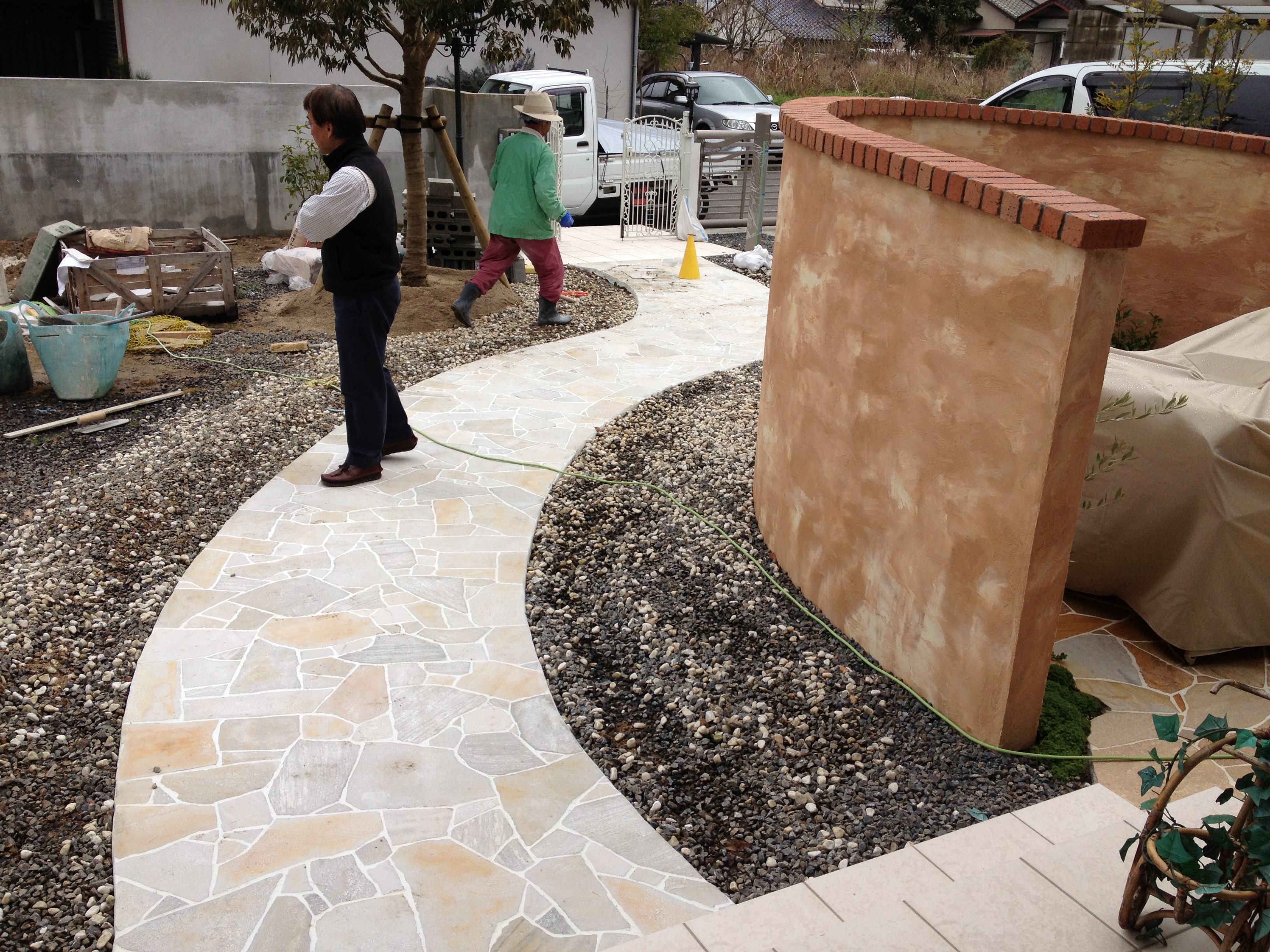 バラ好きの奥様にぴったりの外構を　広島市東区　U様邸リフォーム工事