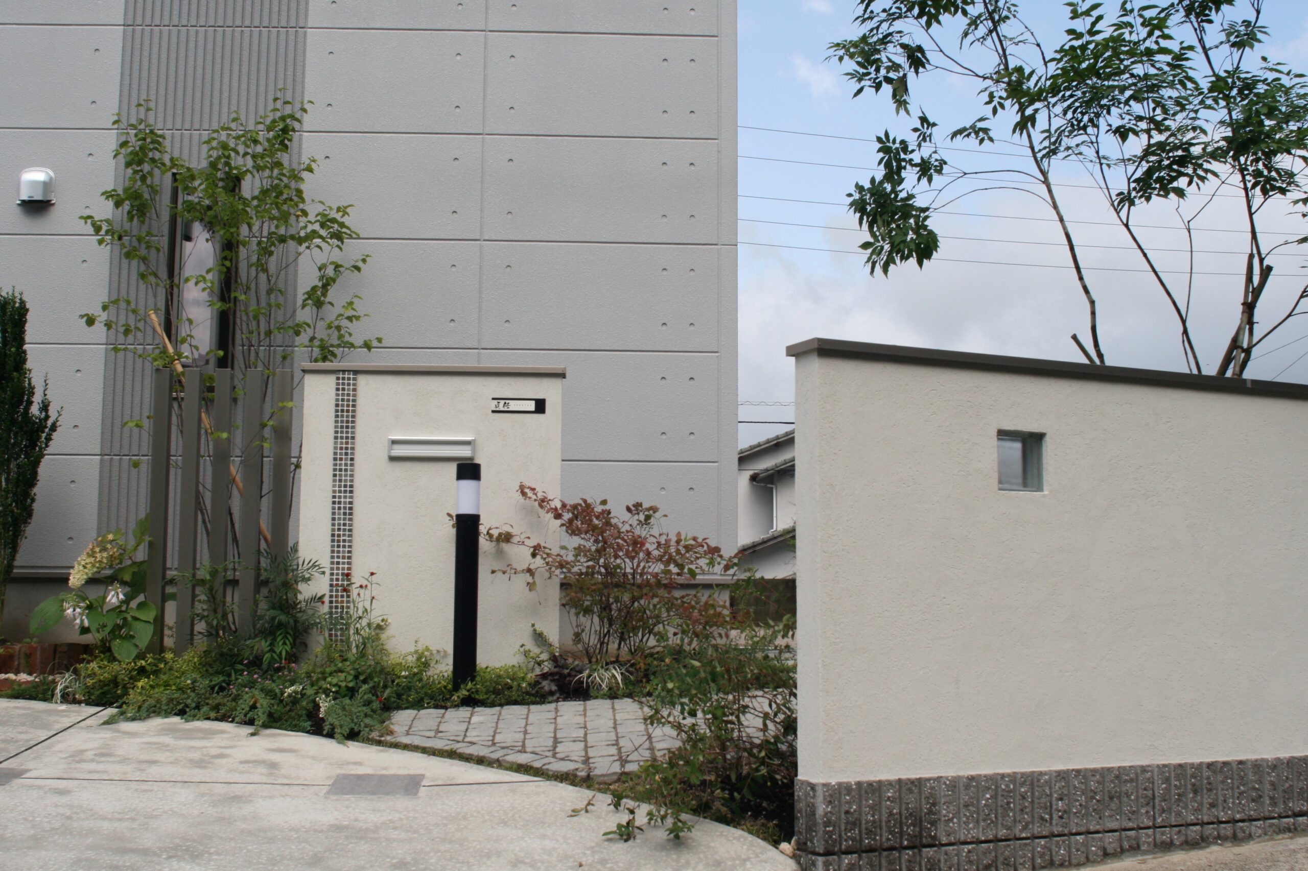 建物のイメージに合わせたエクステリア　広島市安佐北区