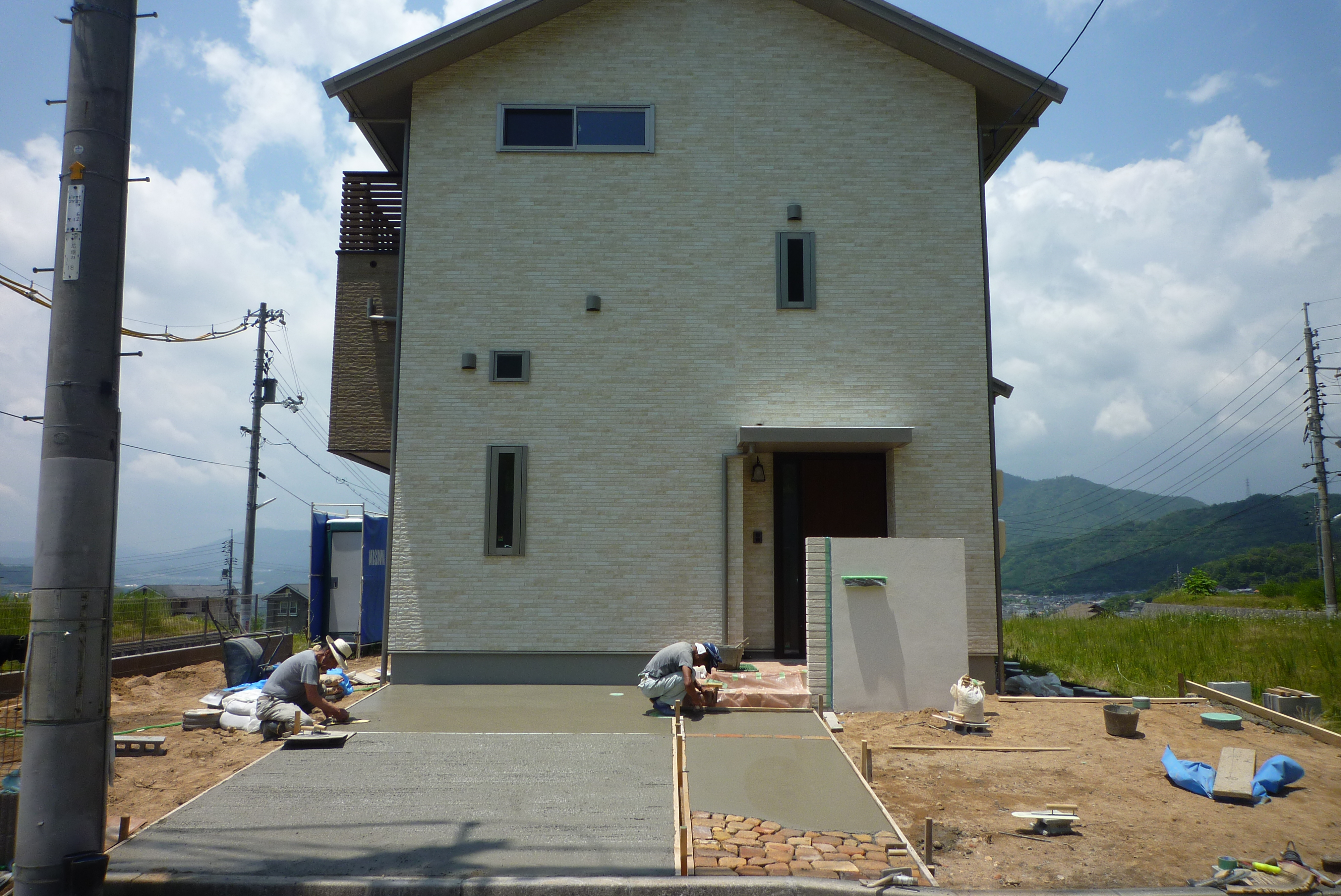土間コンクリート部分を施工中！　　広島市　T様邸　新規外構工事