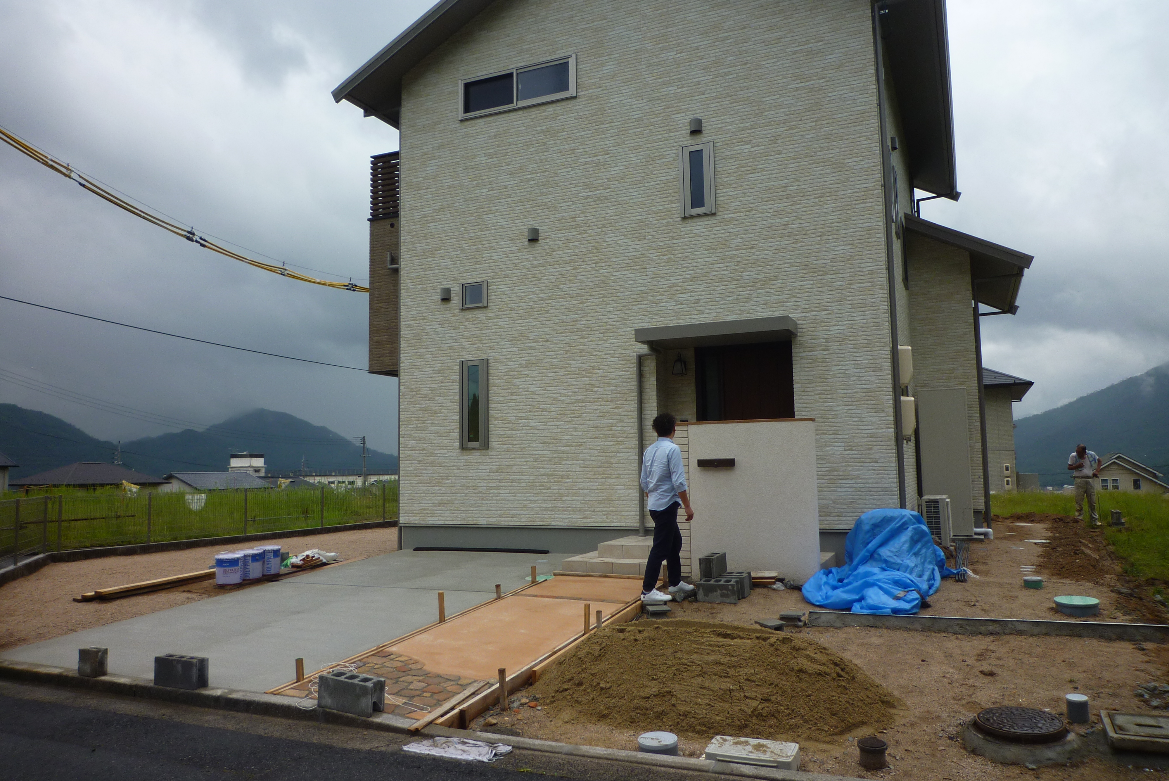カラーコンクリートの施工です。　広島市　Ｔ様邸　新規外構工事