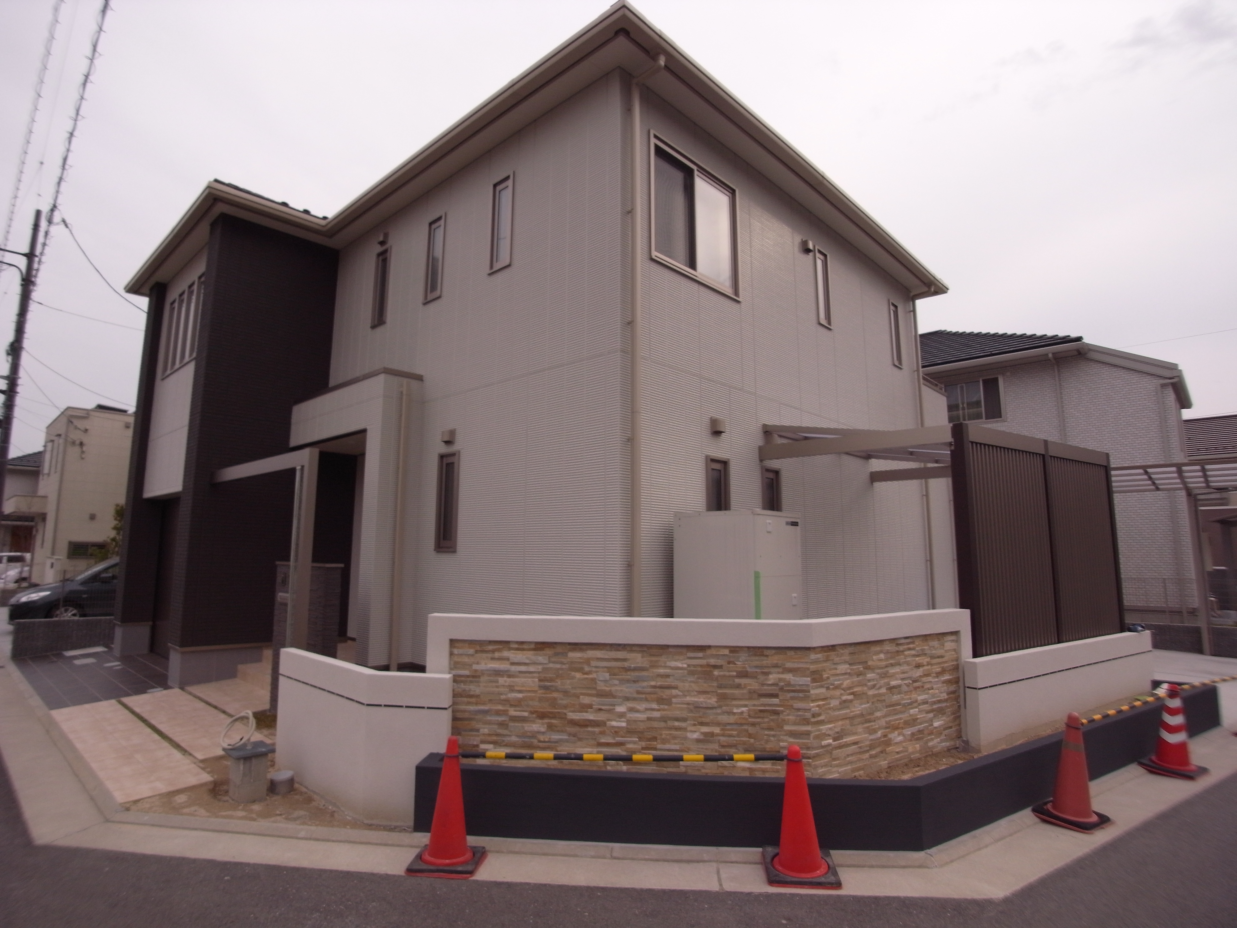 門まわりから駐車場までをモダンでナチュラルに　広島市安佐南区こころ　Y様邸エクステリアリフォーム工事