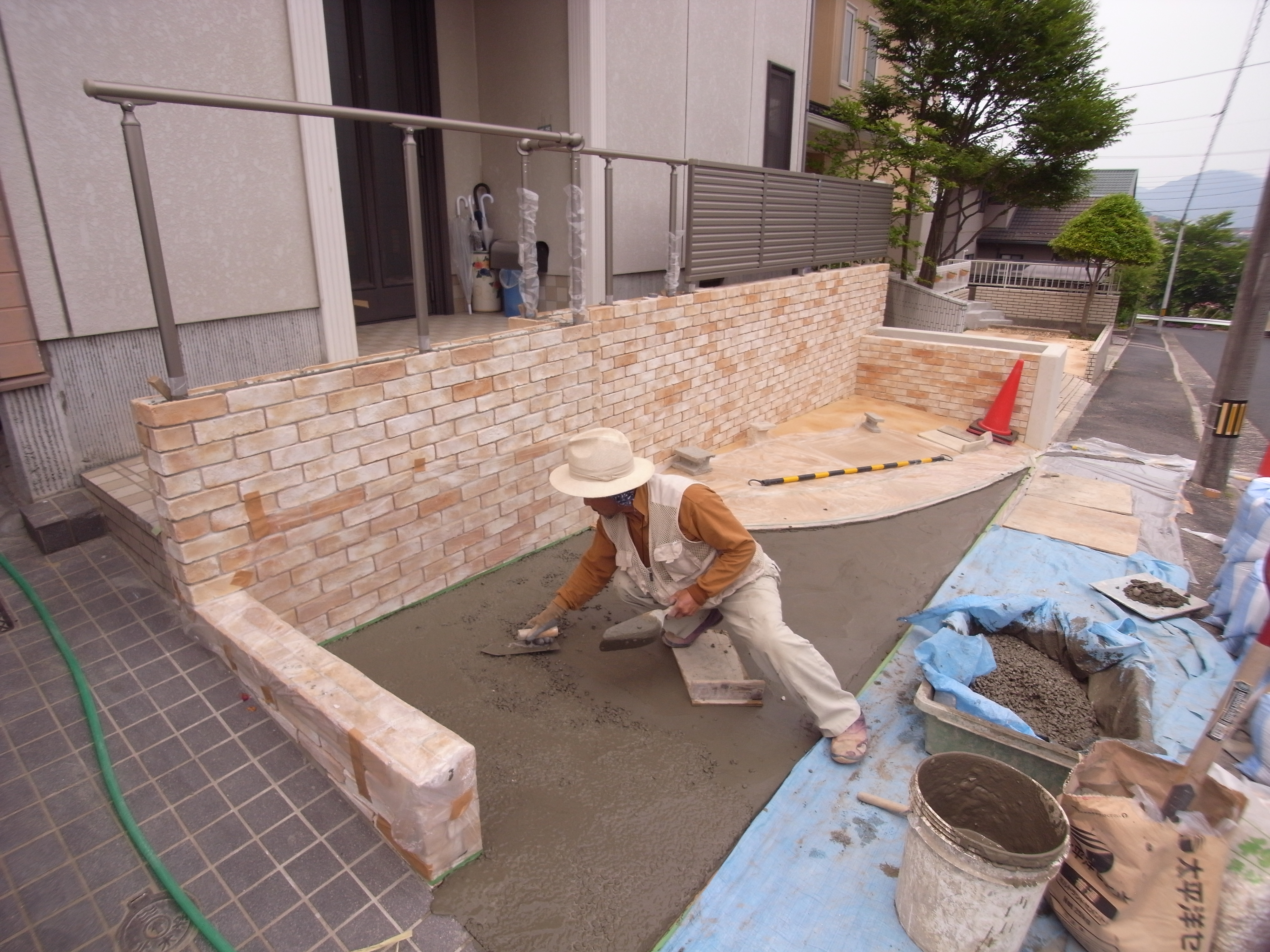 駐車場洗出し間近！　広島市　N様邸　リフォーム工事