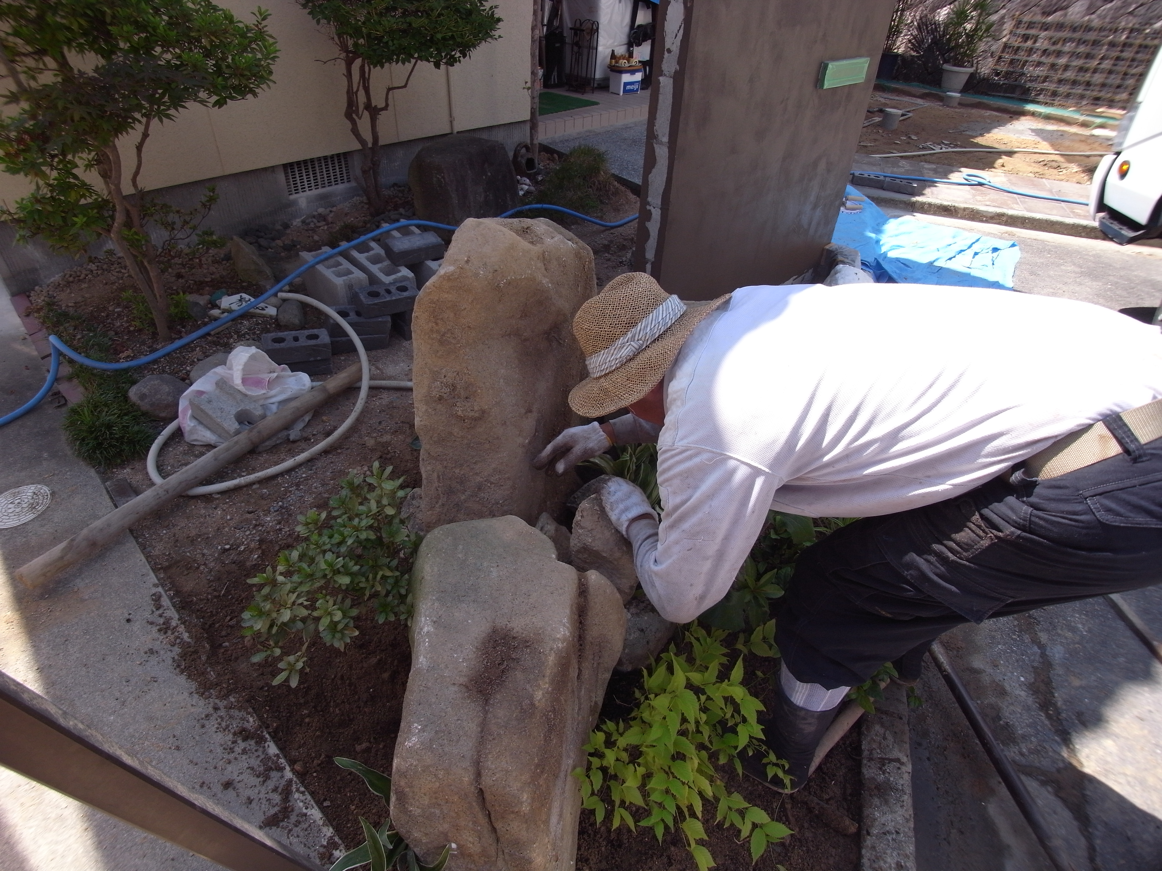 左官作業・植裁作業をしています。　広島市　K様邸　リフォーム工事