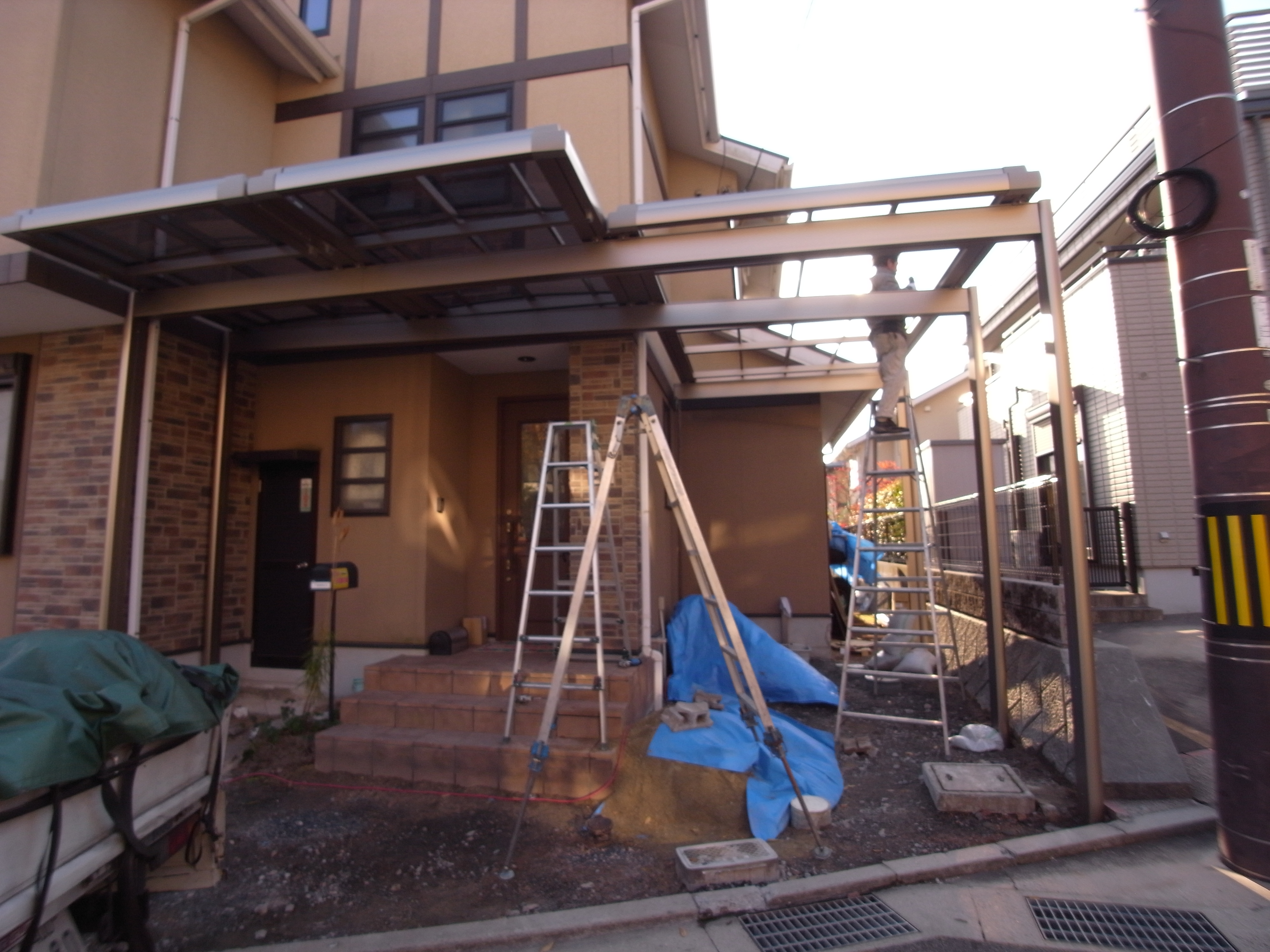 カーポート施工進行中です！　広島市西区　T様邸　リフォーム工事