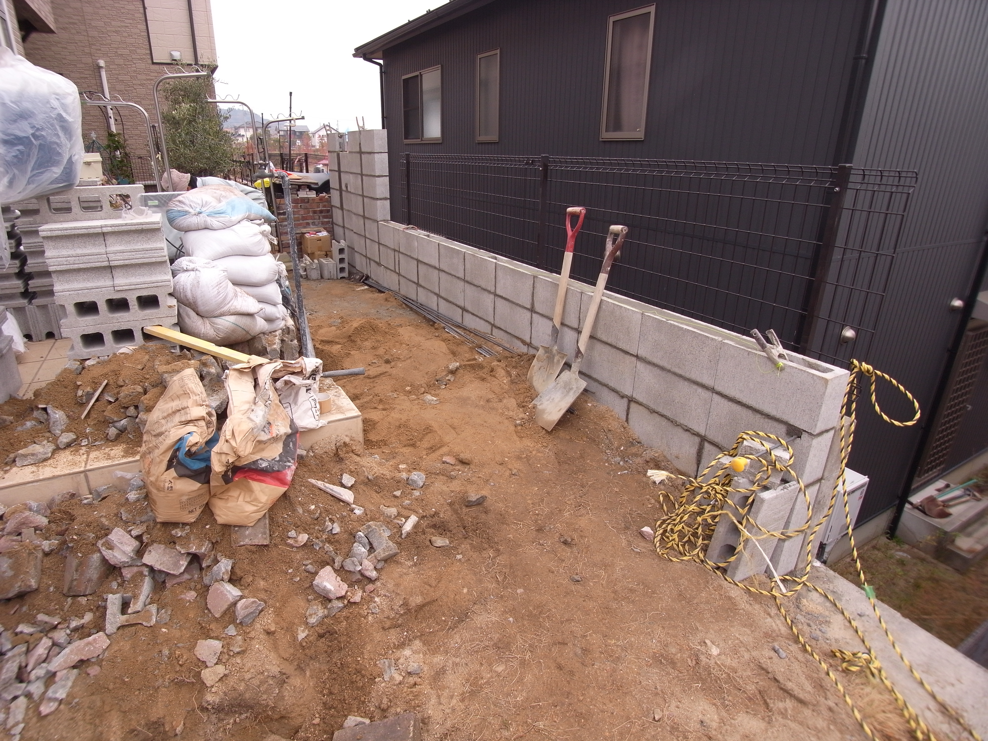 ブロック積み・立水栓施工中です！　広島市安佐南区　F様邸　リフォーム工事