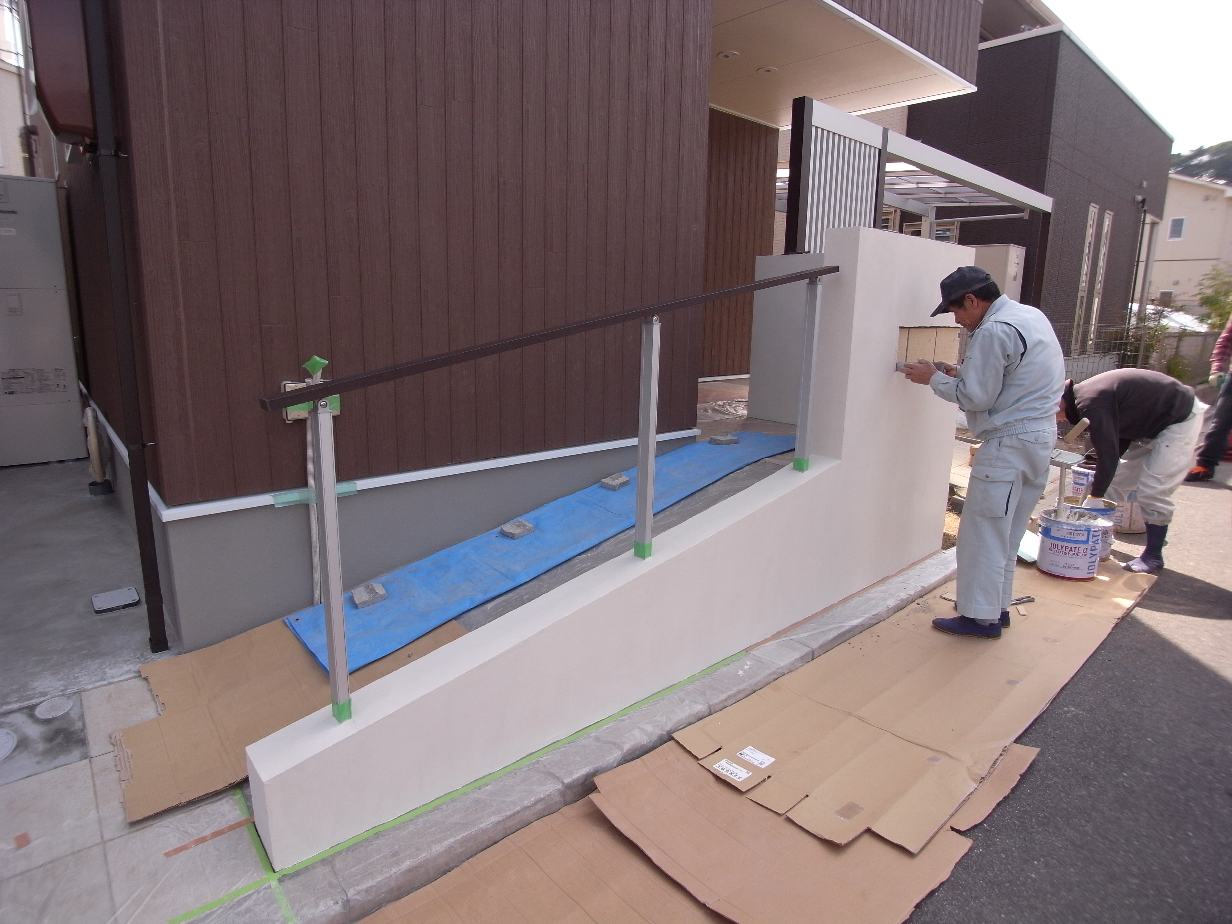 門壁の塗装が始まりました。　広島市　H様邸　新規外構工事