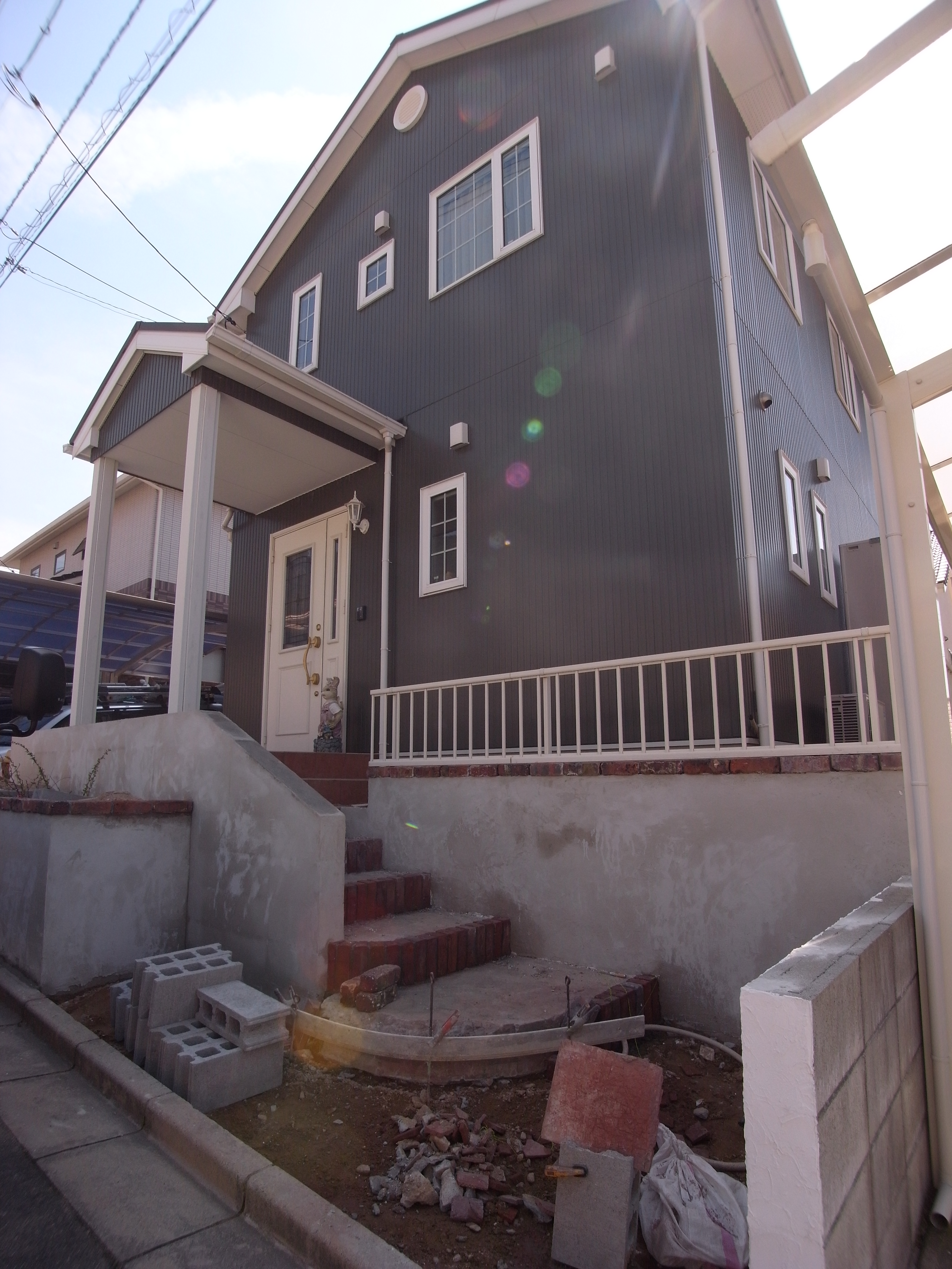 アプローチ階段の施工が進行しています。　広島市　K様邸　リフォーム工事