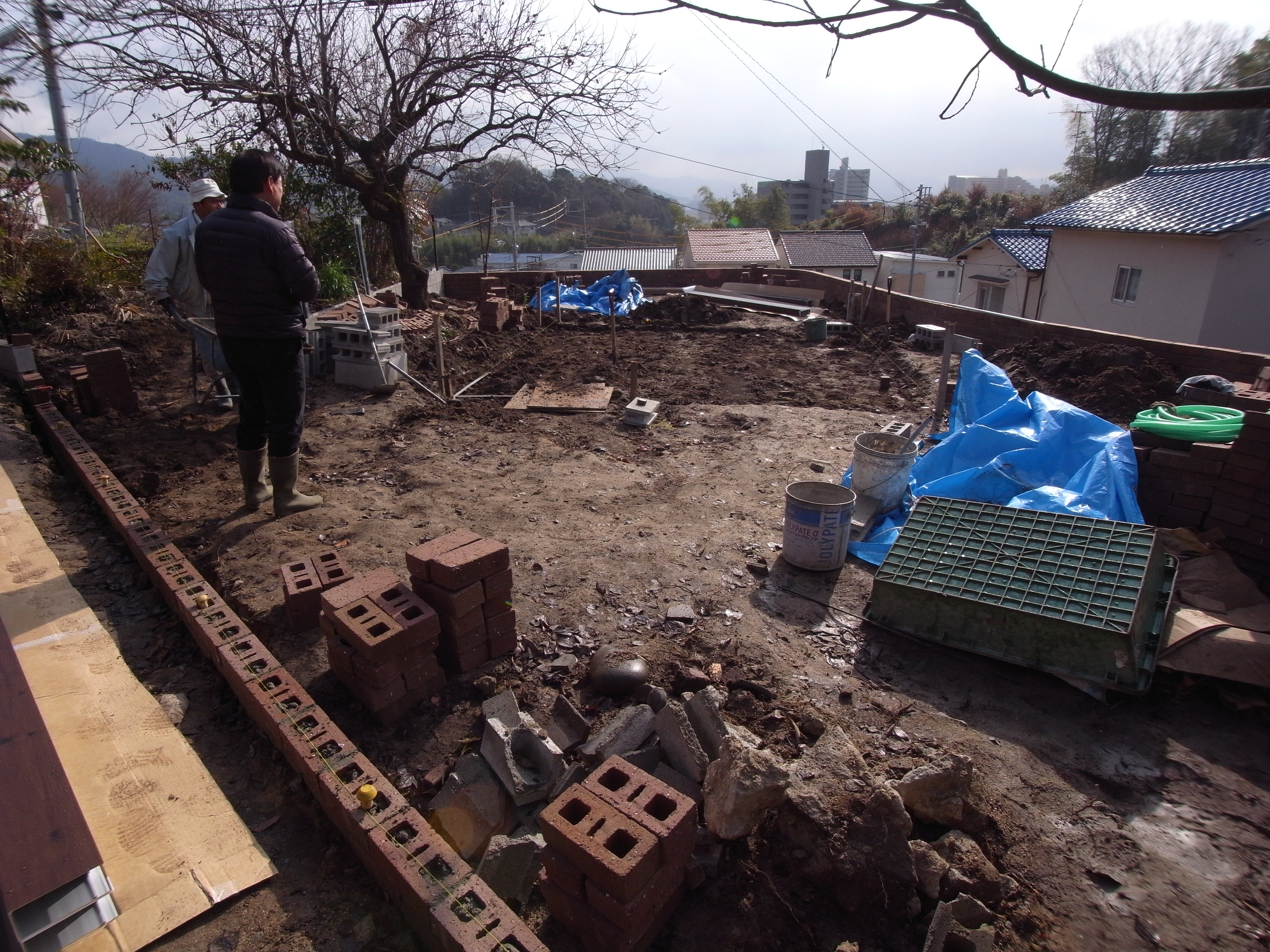 レンガ積み進んでいます。　広島市　東区　A様邸　リフォーム工事
