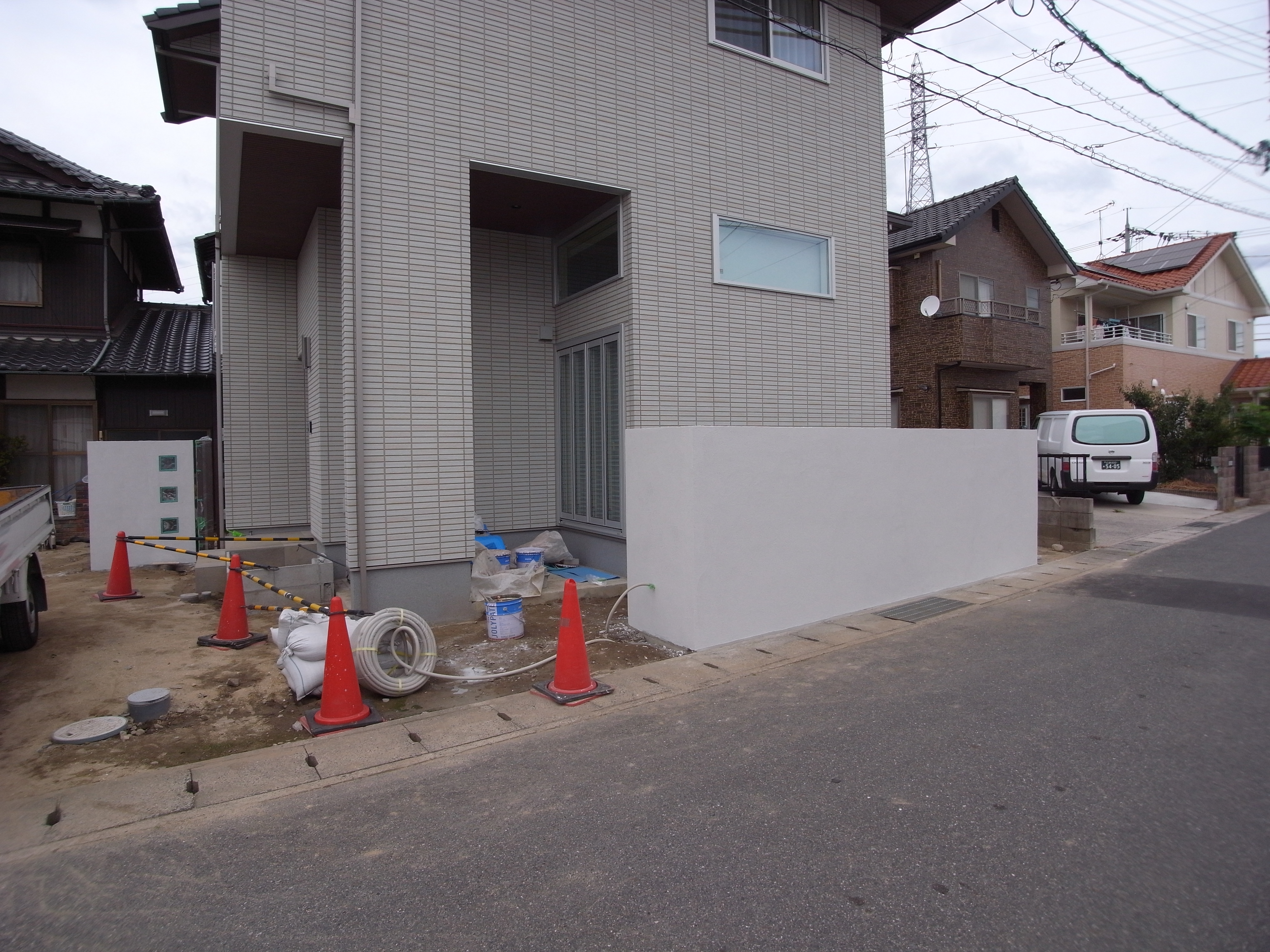 ジョリパット塗り作業に入りました！　　広島市安佐南区　T様邸　新築外構工事